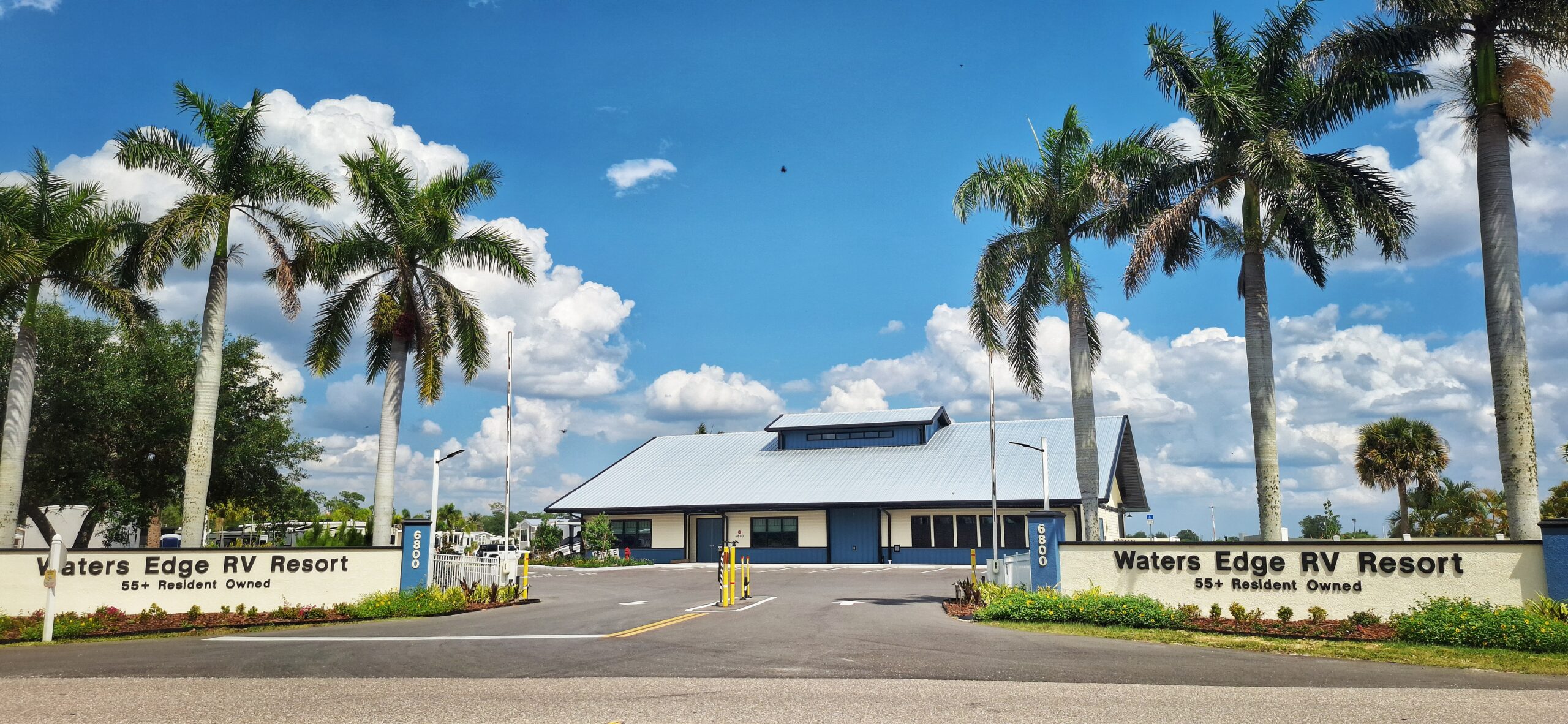Clubhouse at Water's Edge RV Resort